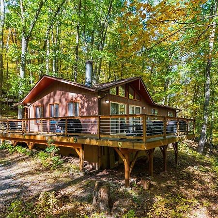 Chalet W Hot Tub, Large Deck, Grill, & Fast Wifi เบิร์กลีย์สปริงส์ ภายนอก รูปภาพ