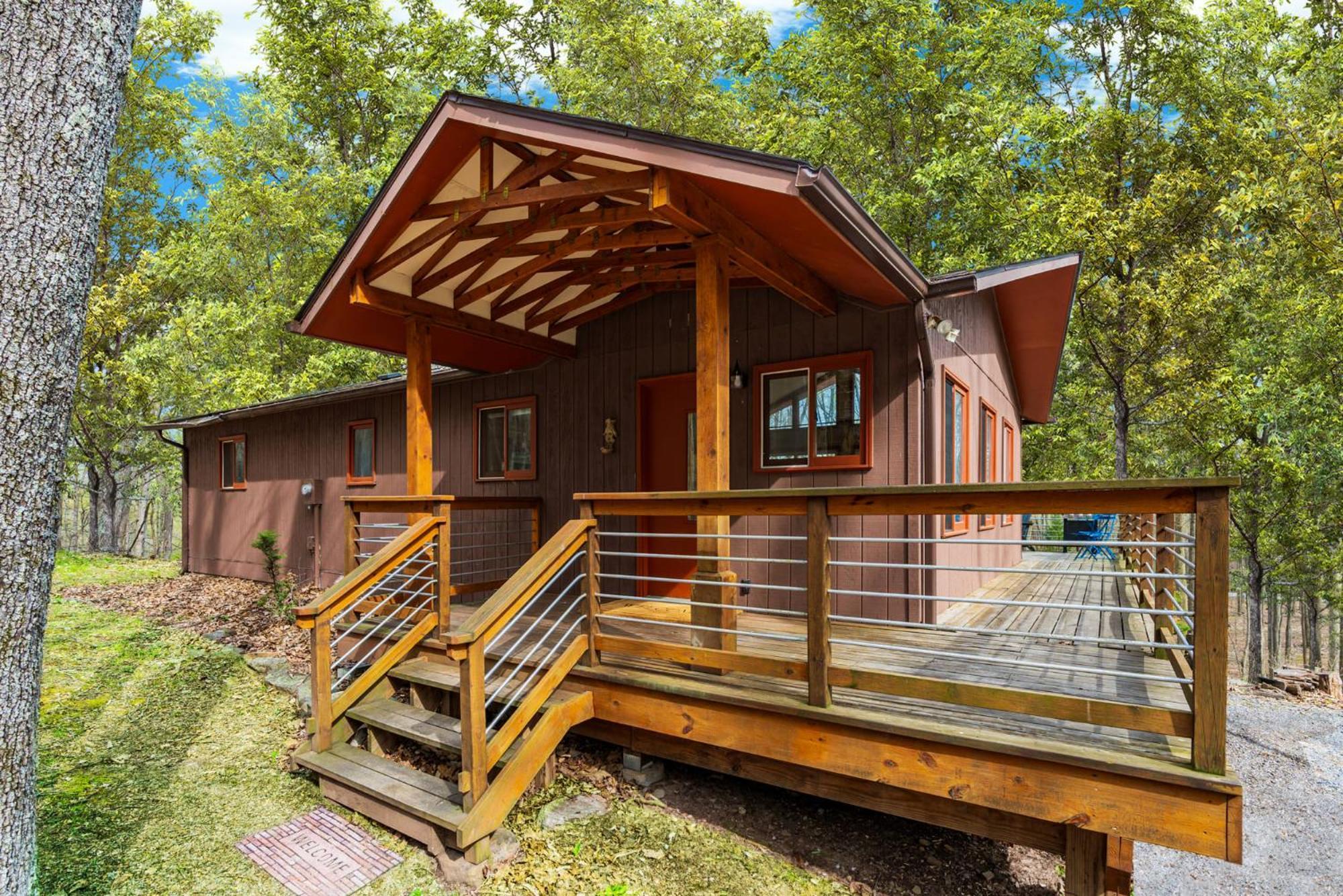 Chalet W Hot Tub, Large Deck, Grill, & Fast Wifi เบิร์กลีย์สปริงส์ ภายนอก รูปภาพ