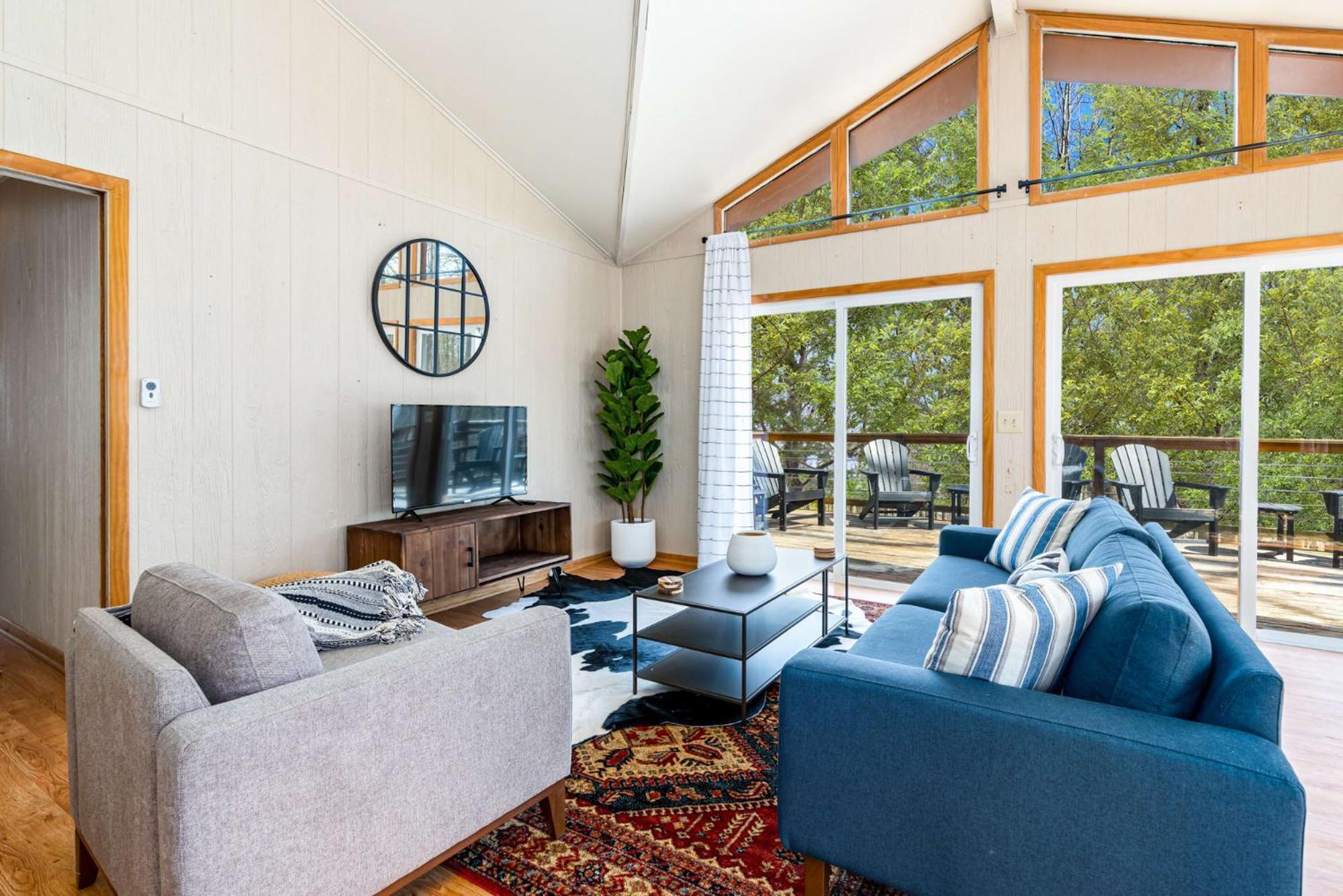 Chalet W Hot Tub, Large Deck, Grill, & Fast Wifi เบิร์กลีย์สปริงส์ ภายนอก รูปภาพ